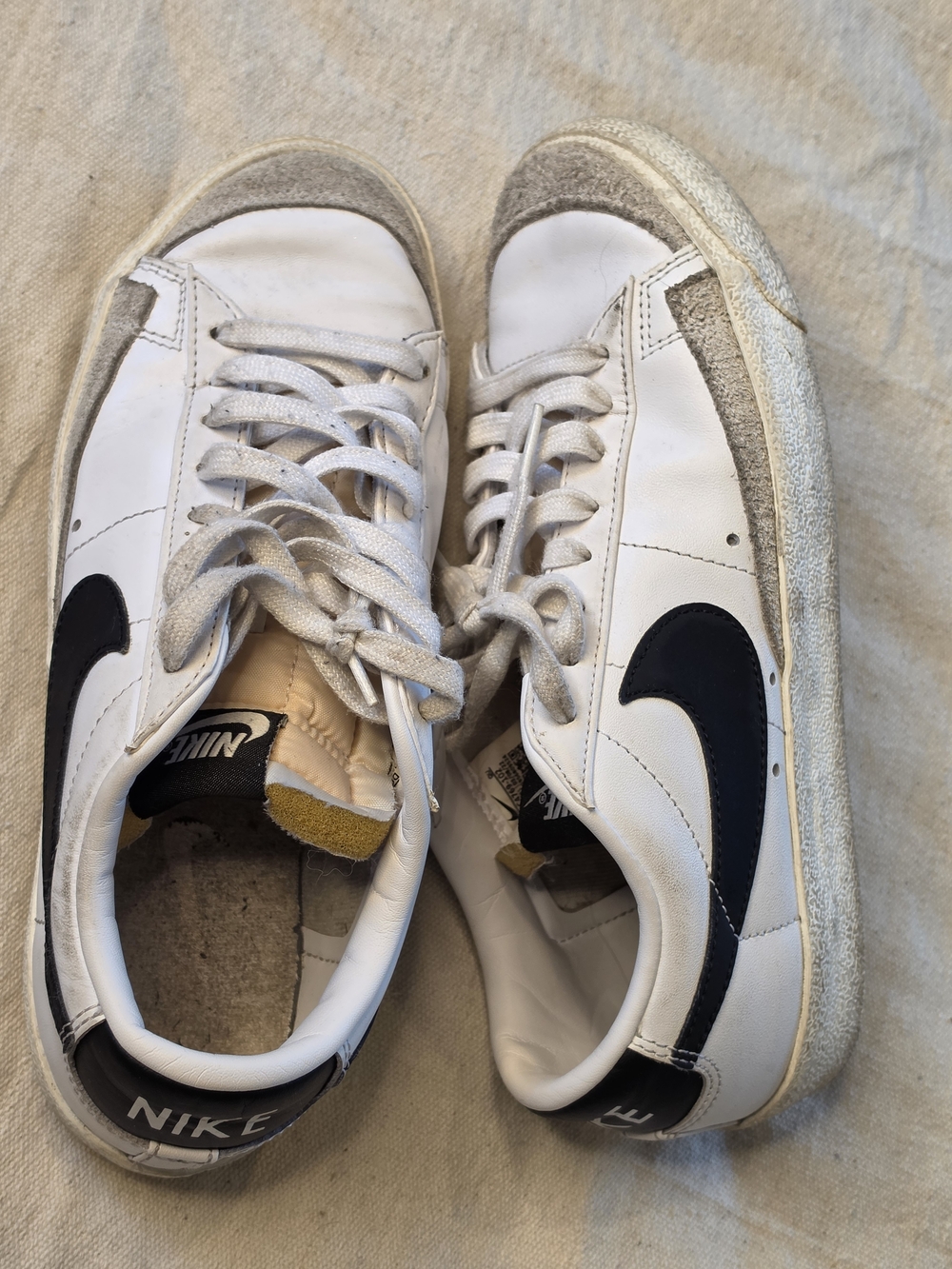 Nike White & Gray Low-Top Sneakers Sz 8.5